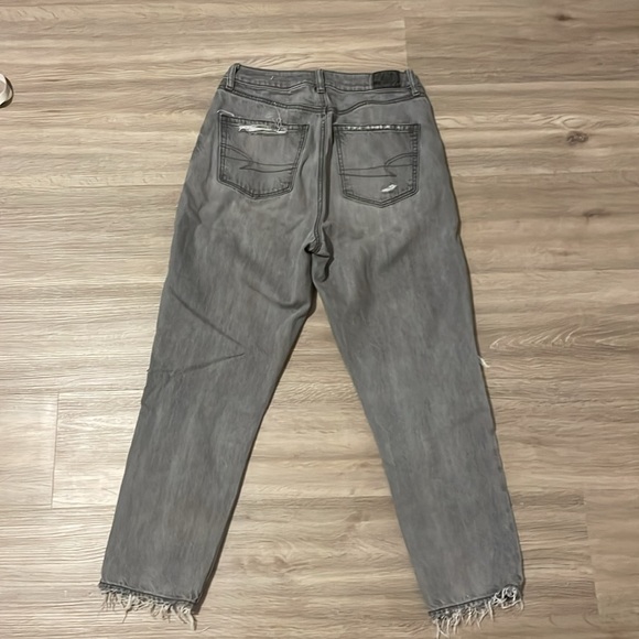 American Eagle Size 4 Short, Grey Mom Jean - Picture 3 of 3